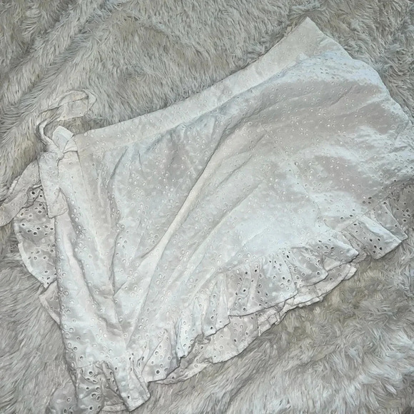 White Forever 21 plus skirt size 2xl - Picture 4 of 5